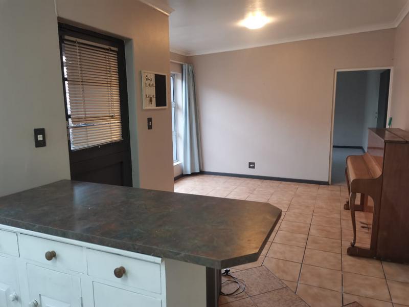 To Let 2 Bedroom Property for Rent in Zeekoevlei Western Cape